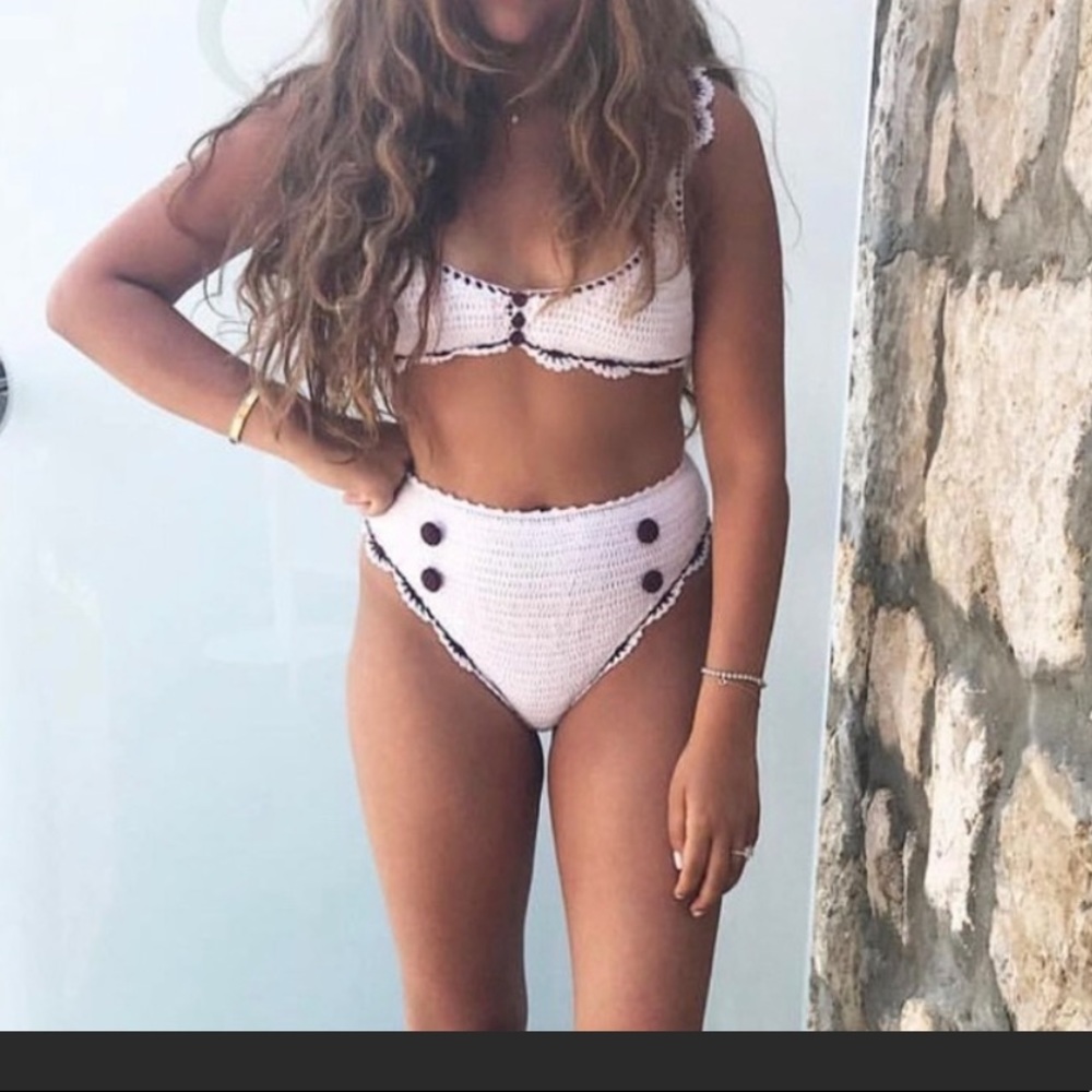 🌻 NWOT Maiyo crochet white & purple button bikini bottom